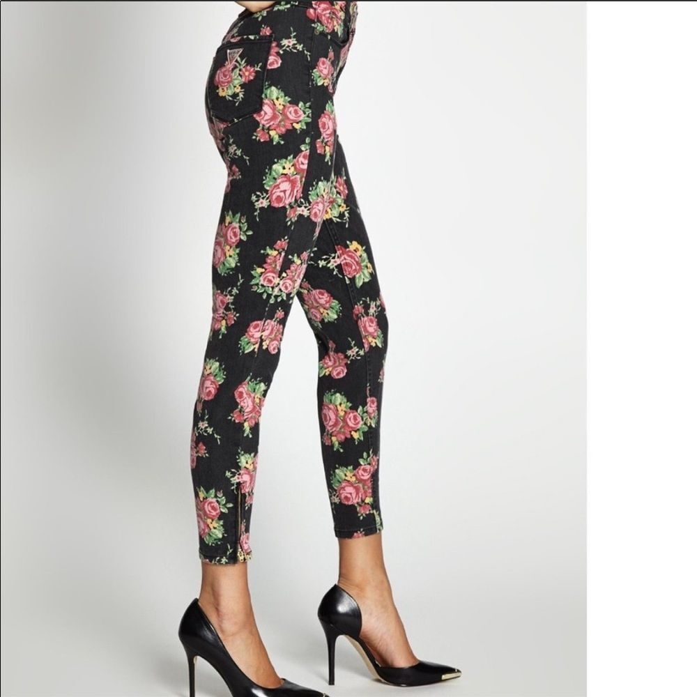 New Guess 1981 High Rise 3 Zip BOUTIQUE
Crop Jeans